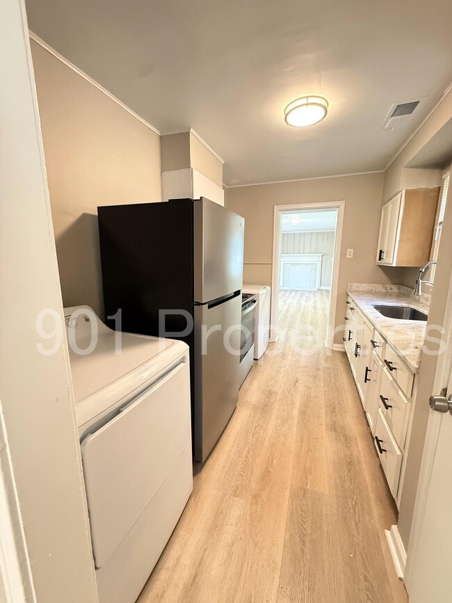 Building Photo - 814 Colonial Rd