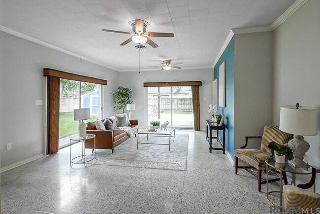 Building Photo - Mid-City Luxury Rental – 4 Bed / 3 Bath