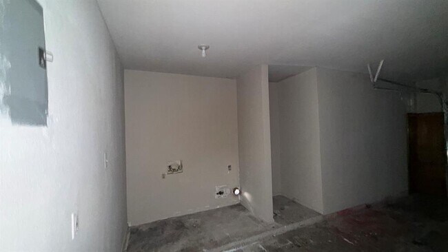 Building Photo - 1303 Bonnie Brae St