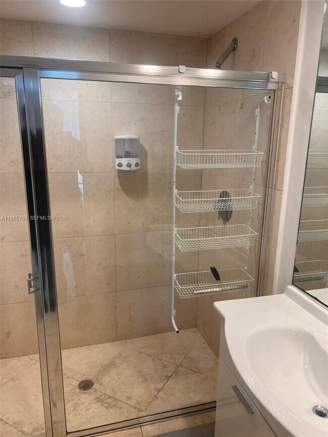 Building Photo - 475 Brickell Ave