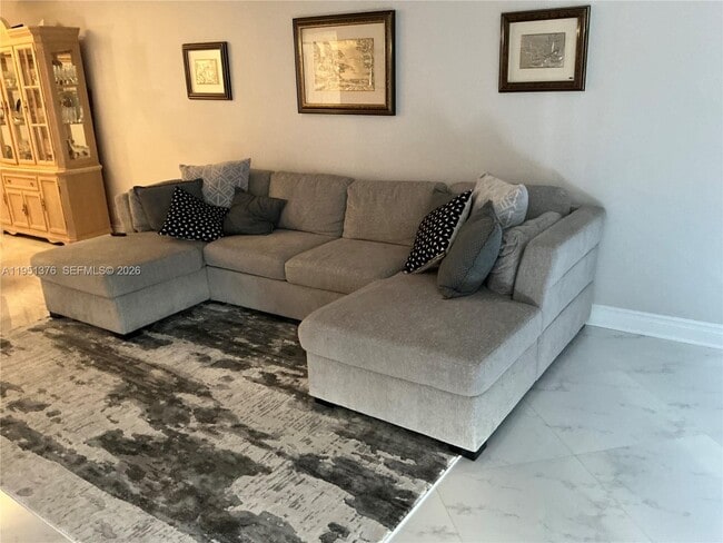 Building Photo - 400 Leslie Dr