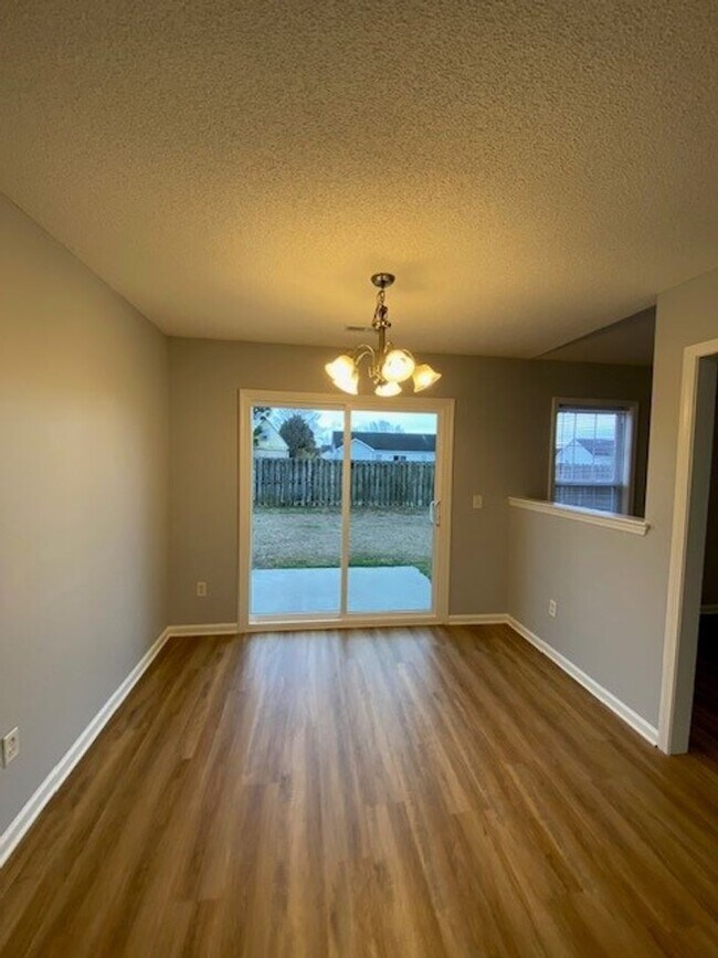 Building Photo - Welcome to this beautiful 4 bedroom, 2 bathroom home located in the desirable area of Wilmington,...