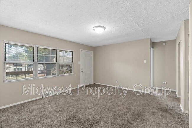 Building Photo - 3661 High Dr