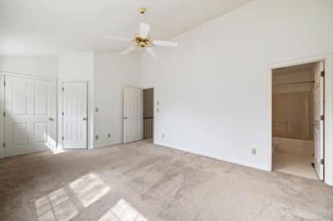 Building Photo - 3203 Gateway Cir