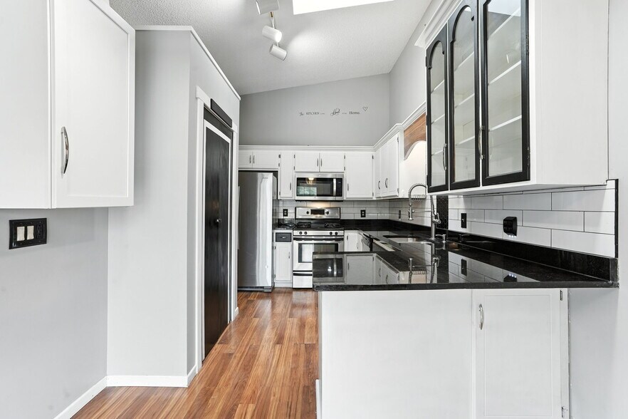 Building Photo - 14865 Lower Endicott Way