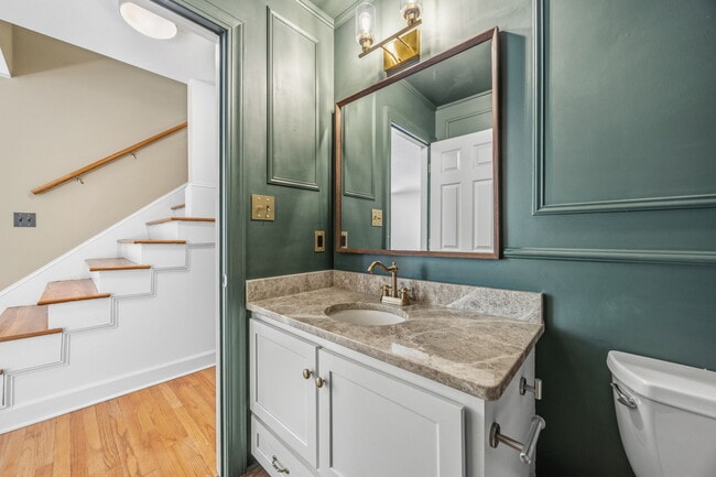 Building Photo - 709 Orchard Ln