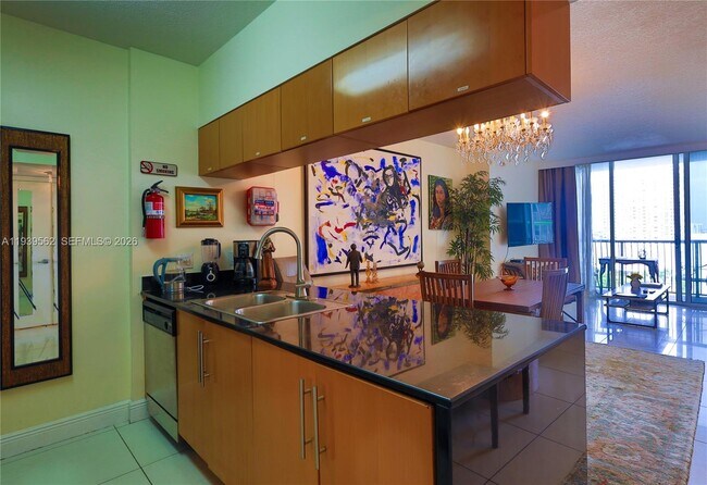 Building Photo - 1750 N Bayshore Dr