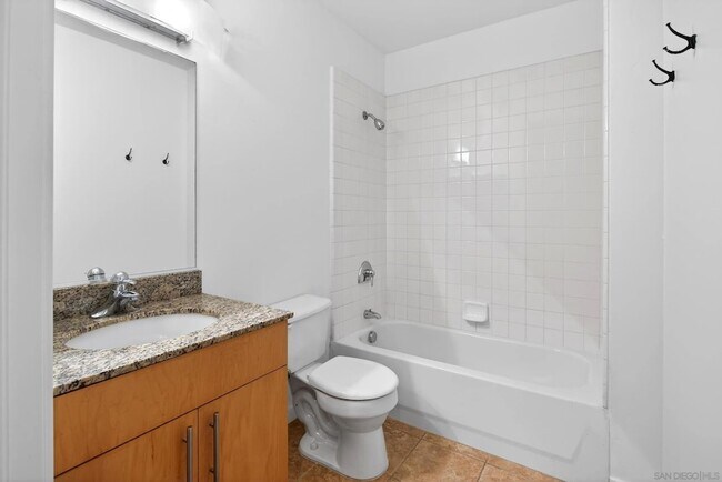 Building Photo - 1025 Island Ave