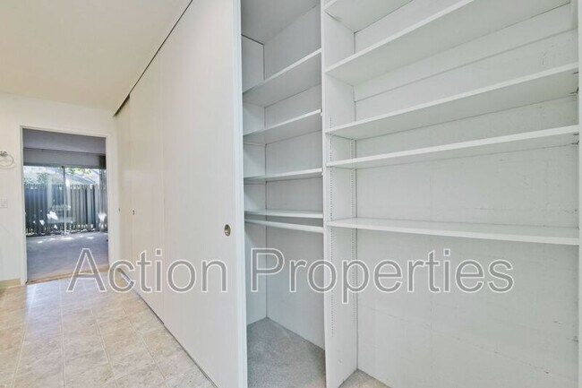 Building Photo - 71 Los Altos Square