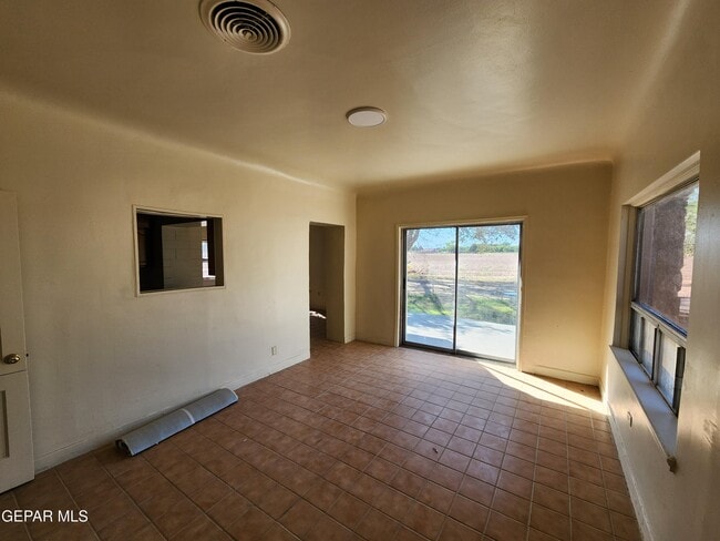 Building Photo - 6643 Westside Dr