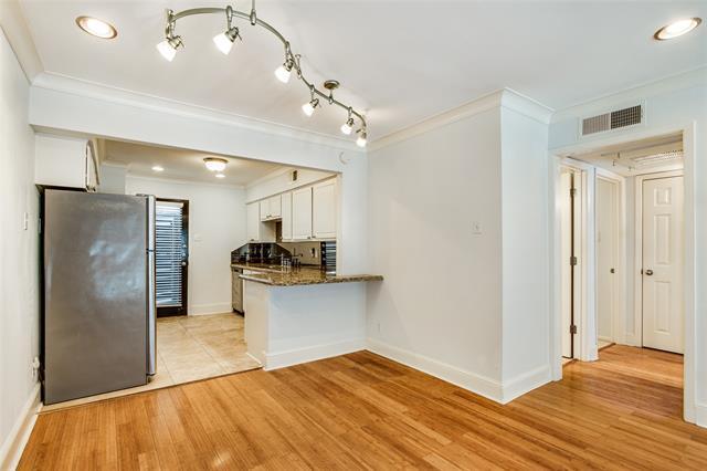 Building Photo - 7730 Meadow Park Dr
