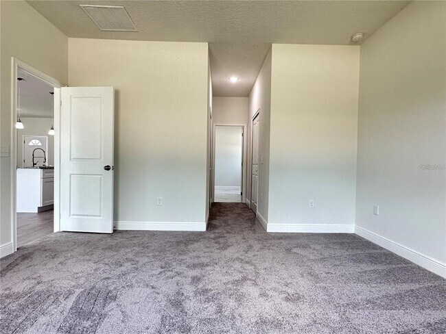 Building Photo - 149 Maple Dr