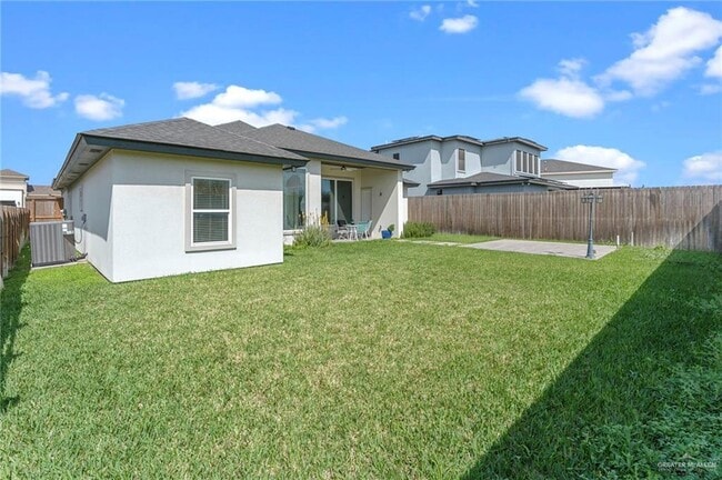 Building Photo - 17 6th St