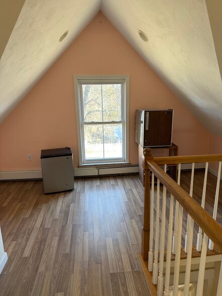 Building Photo - 298 Main St