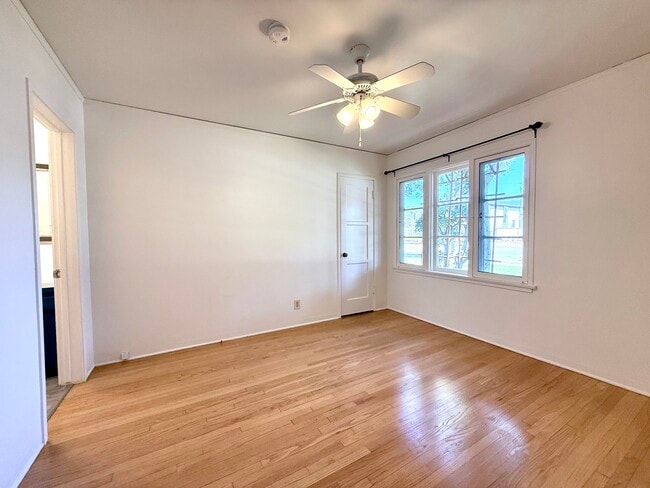 Building Photo - 1116 E Glenoaks Blvd