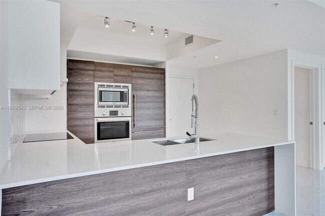 Building Photo - 301 Altara Ave