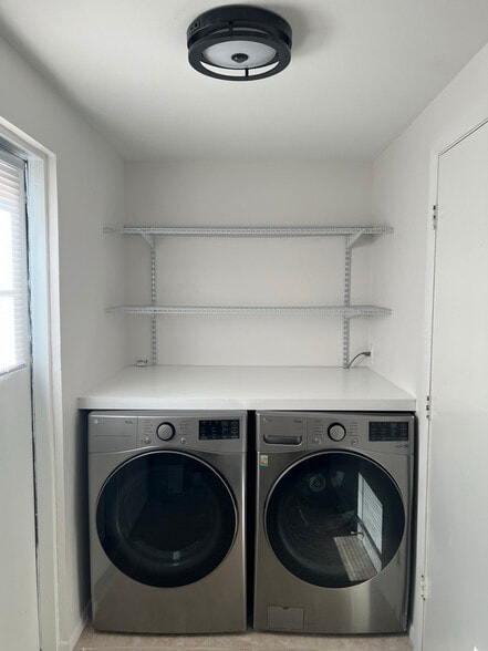 Building Photo - 8820 Pohoy Ave