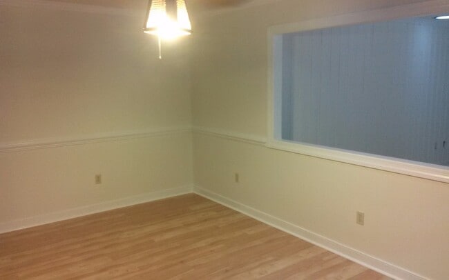Building Photo - 3 Bedroom 2 bath Brick Ranch on 7.9 Acres ...