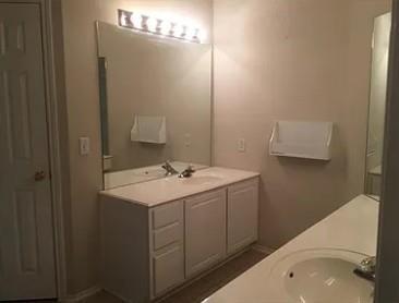 Building Photo - 11217 Jockey Bluff Dr