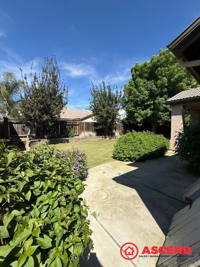 Building Photo - Charming Home in Olive Dr Area!