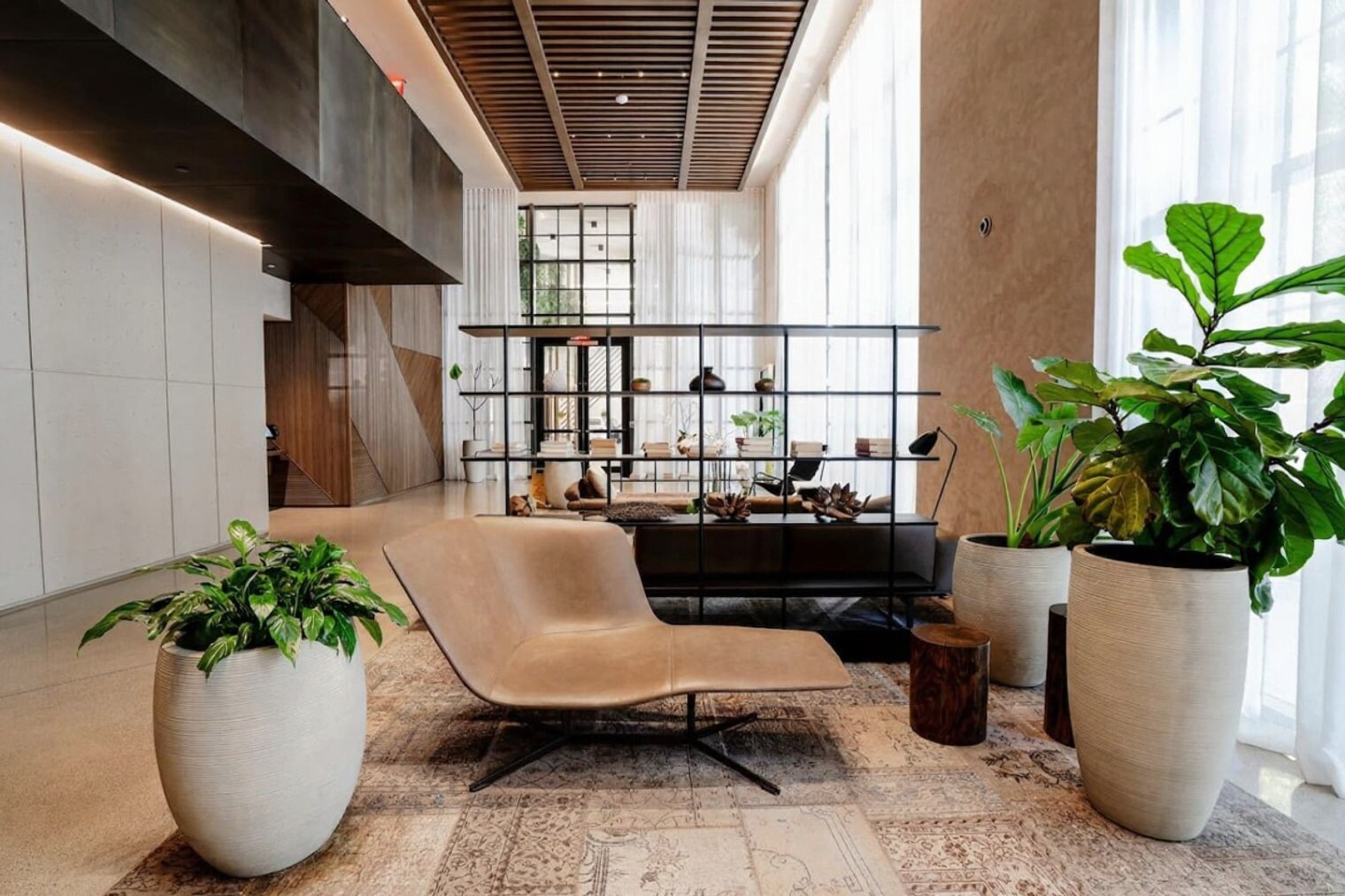 Building Photo - 601 NE 1st Ave