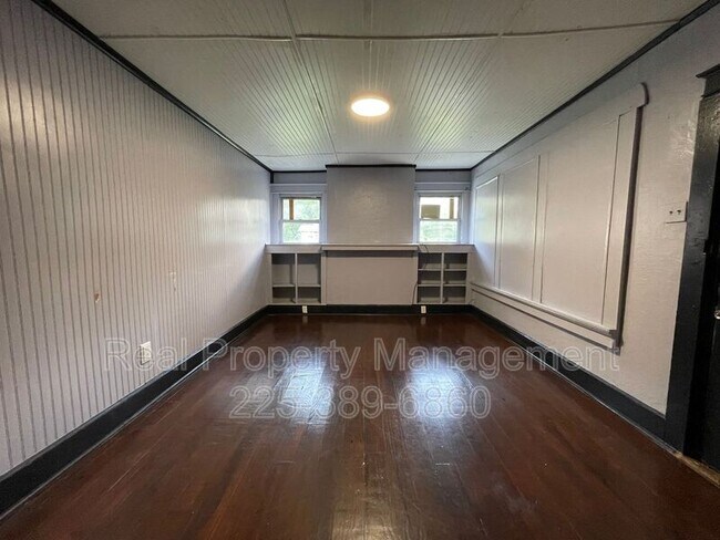 Building Photo - 3315 Weller Ave