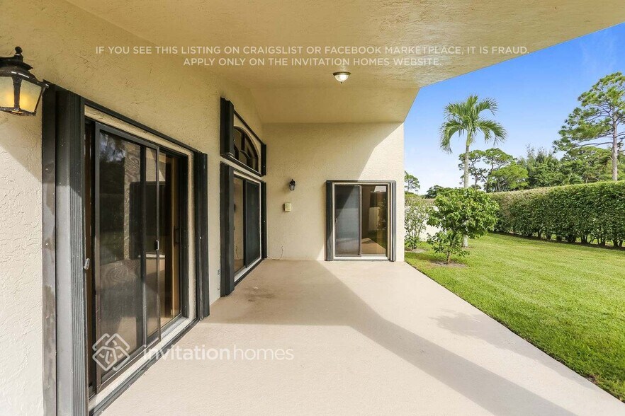 Building Photo - 10484 Lexington Cir S