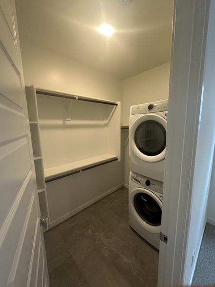 Building Photo - 9835 W Cheery Lynn Rd