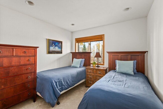 Building Photo - 2055 Faraway Rd