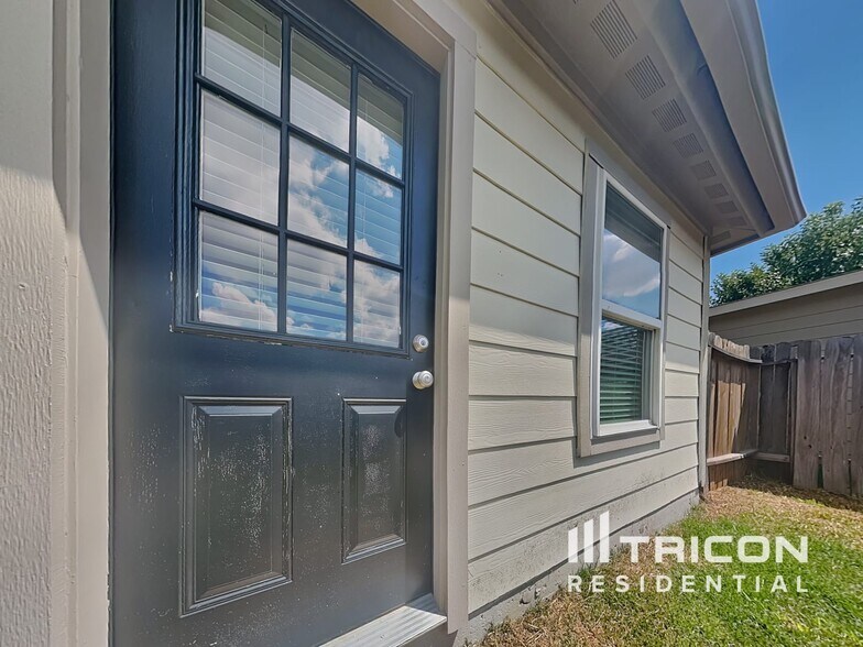 Building Photo - 6535 Providence View Ln