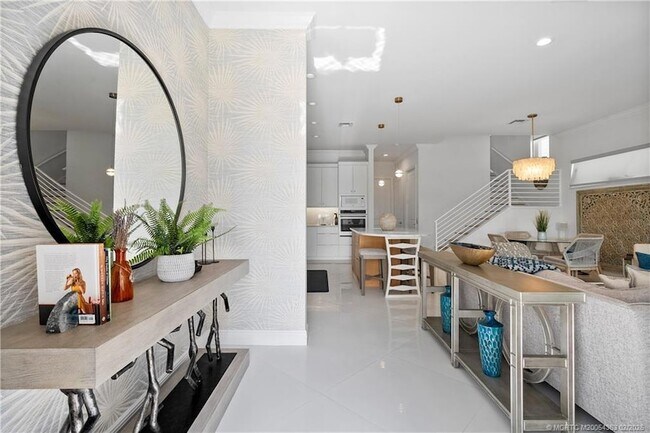 Building Photo - 521 SW Ocean Blvd