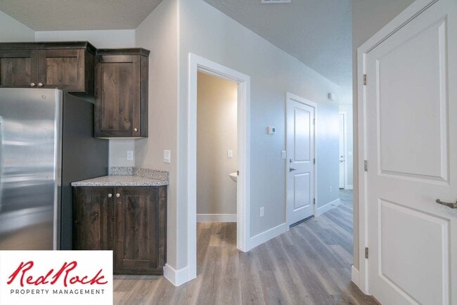 Building Photo - 3 Bedroom Hurricane Townhome With Scenic Views