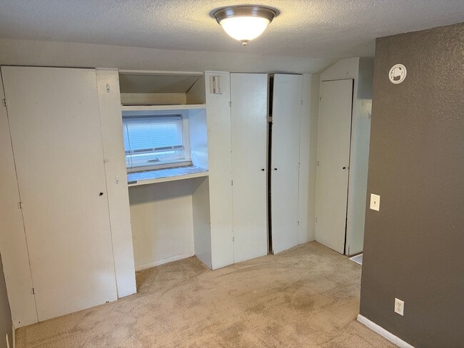 Building Photo - 1 Bedroom, 1 Bath House