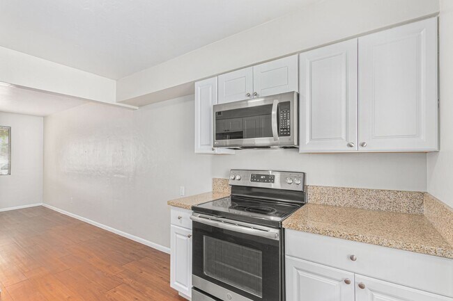 Building Photo - Renovated 2 bed | 1 bath - Central Tempe Location!