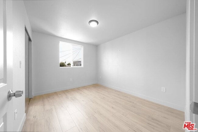 Building Photo - 236 W 84th Pl