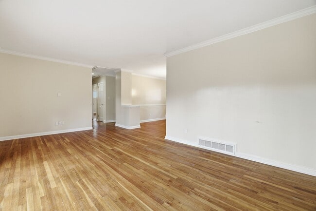 Building Photo - Renovated Home in the Heart of Brookhaven