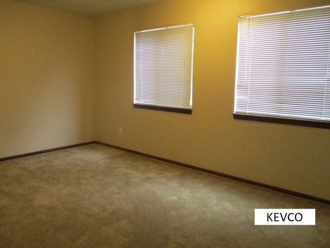 Building Photo - Beautiful Three Bedroom Home!