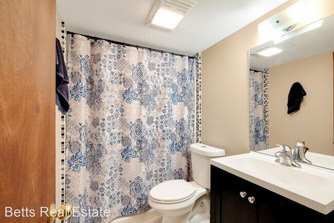 Building Photo - 3 br, 3 bath House - 6328 N. 105th Street