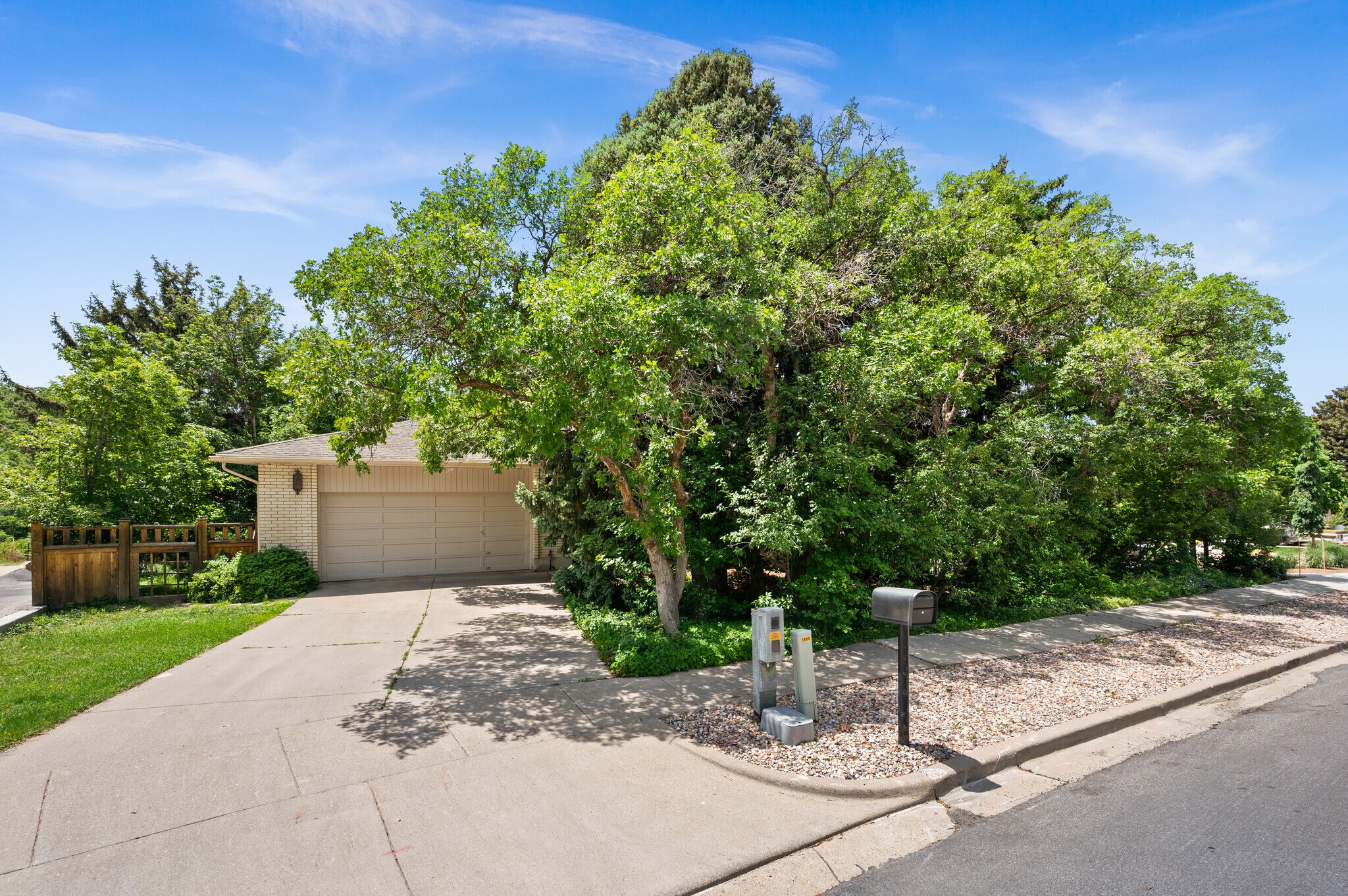 Building Photo - 1480 E Millbrook Way