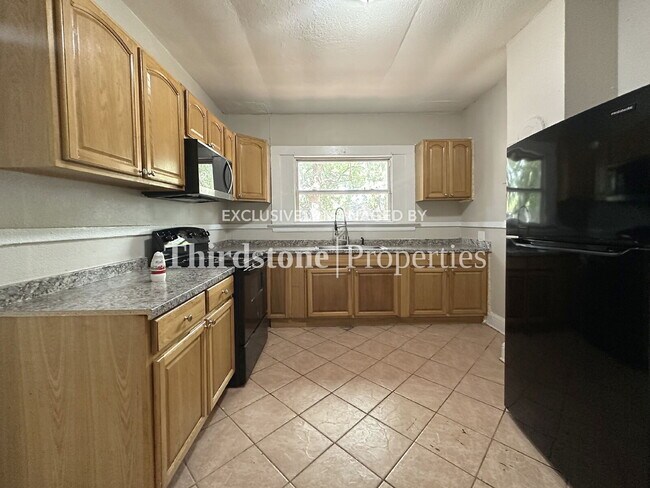 Building Photo - 920 Alderside St