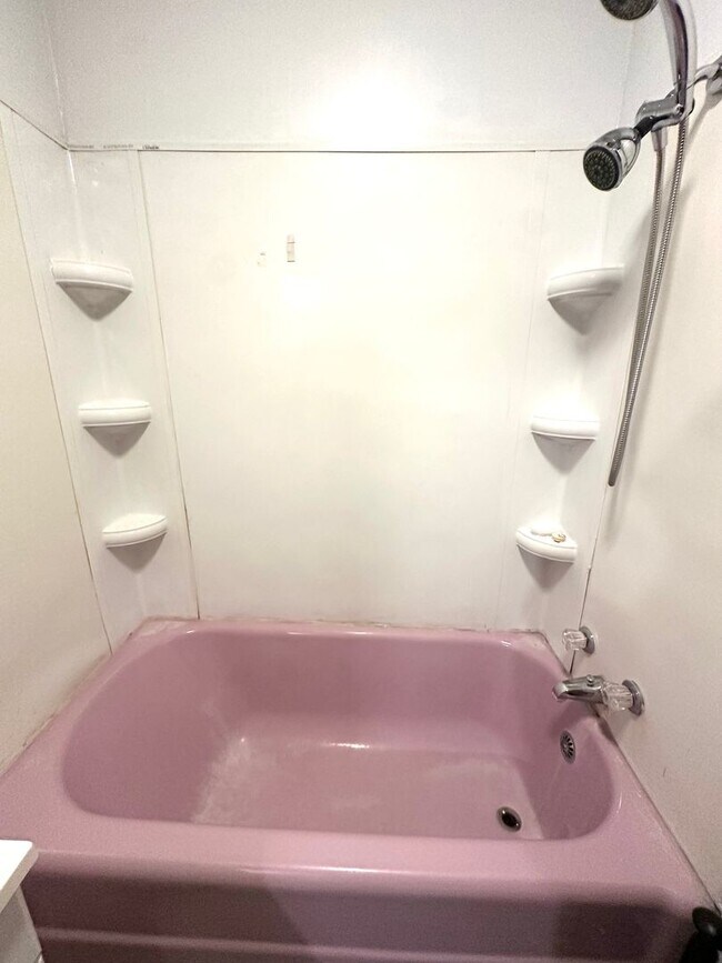 Building Photo - Versatile 2-Bedroom Home with Bonus Room and Spacious Yard