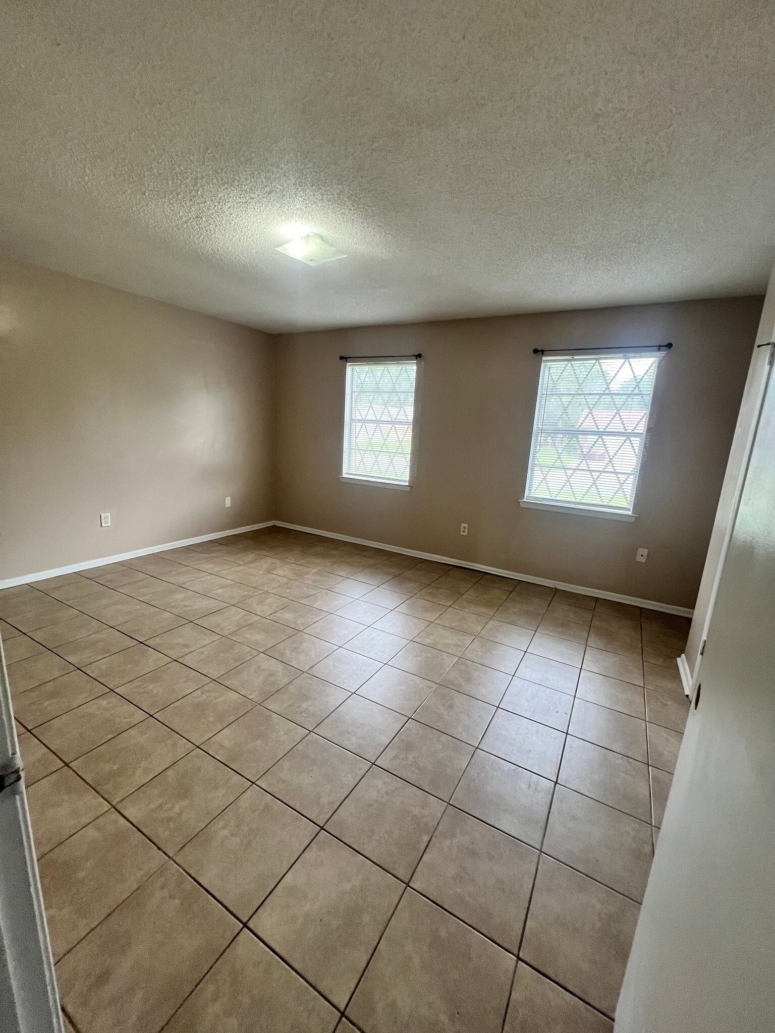 Building Photo - 2619 Calle Hermosa St