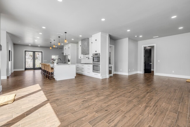 Building Photo - 1707 N Peninsula Ave