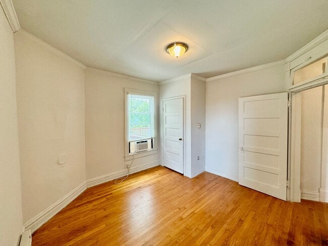 Building Photo - 215 N Mecklenburg Ave
