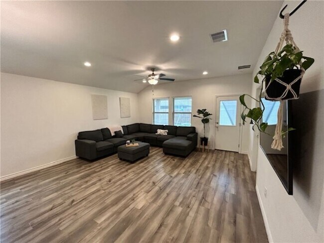 Building Photo - 7726 Lariat Toss Dr