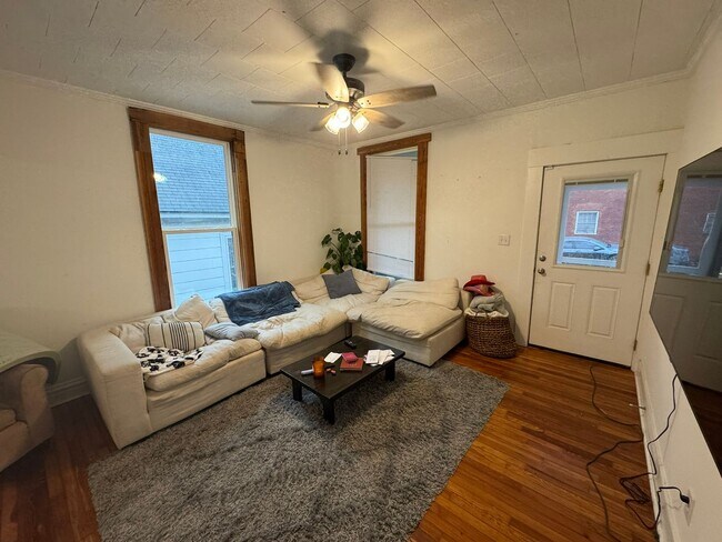 Building Photo - SHORT DISTANCE TO DOWNTOWN AND SANFORD STADIUM