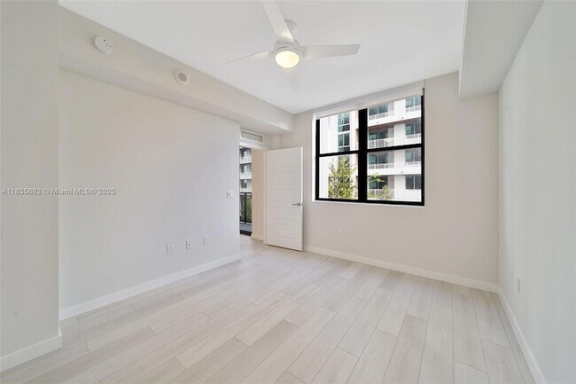 Building Photo - 555 NE 8th St
