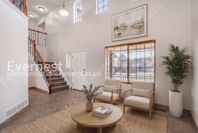 Building Photo - 5 Bed, 3.5 Bath Home with Fenced Yard & Garage / Available Now!