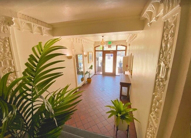 Building Photo - 6614 Telegraph Ave