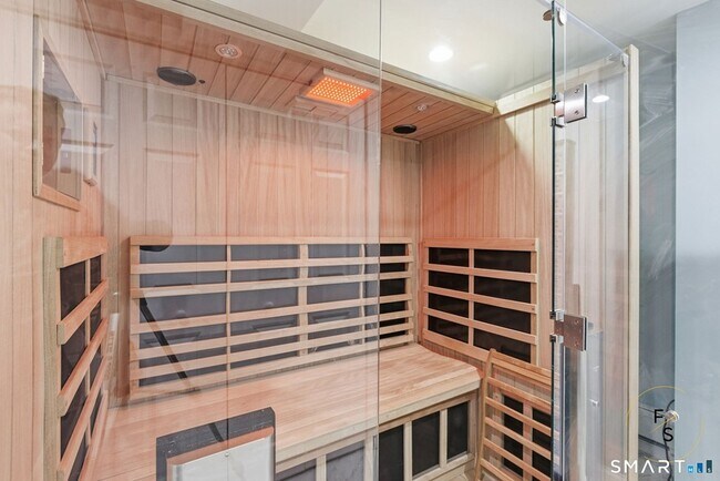 Building Photo - 508 Highland St